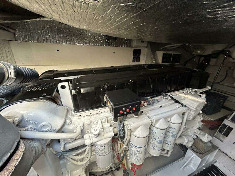 2003 Cruisers Yachts 540 Express