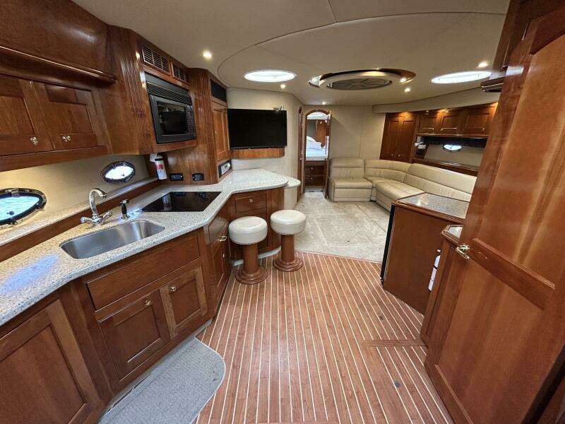 2003 Cruisers Yachts 540 Express