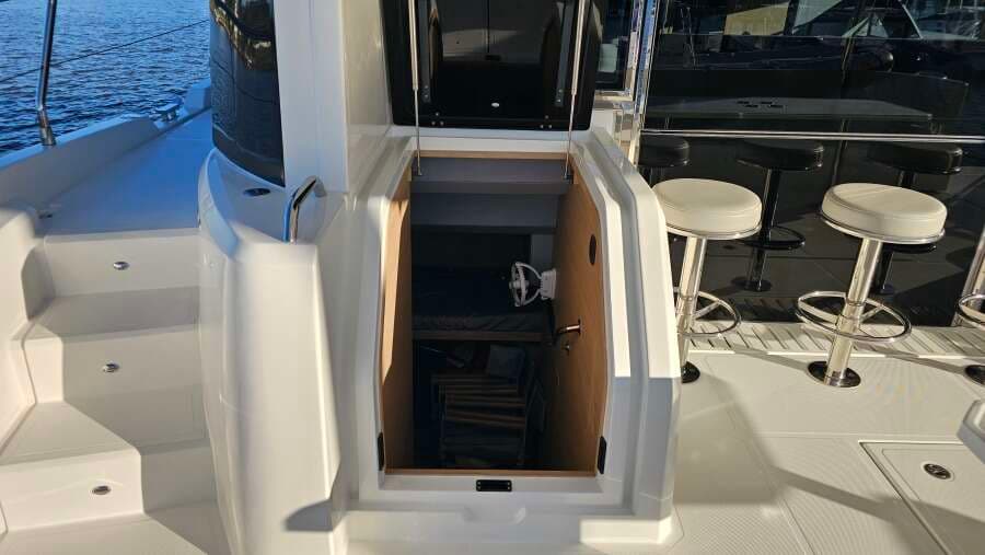 2023 Aquila 54 Yacht