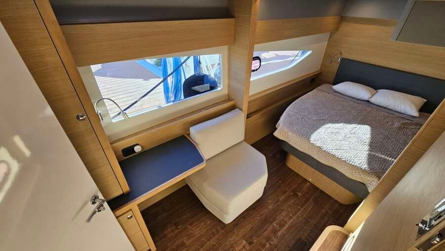 2023 Aquila 54 Yacht