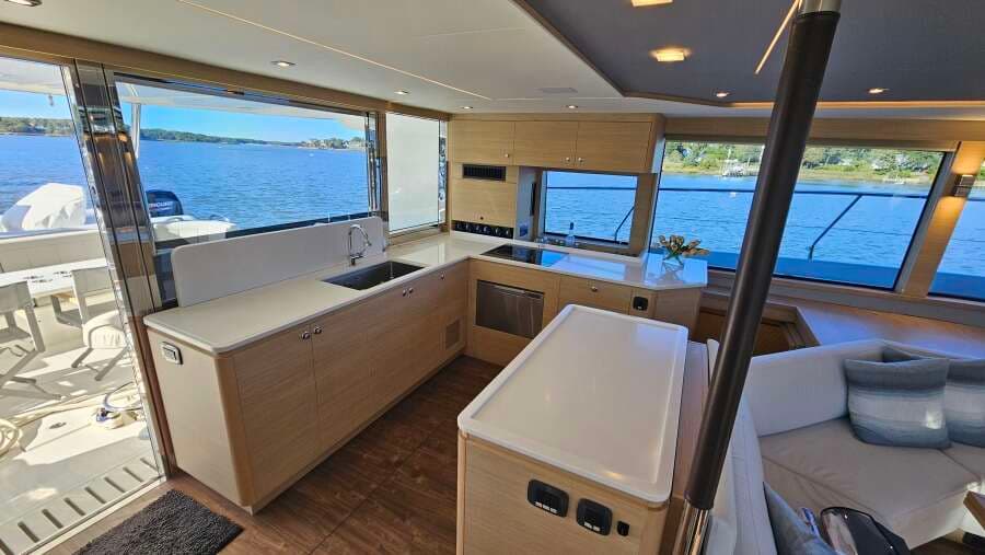 2023 Aquila 54 Yacht