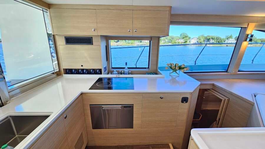 2023 Aquila 54 Yacht