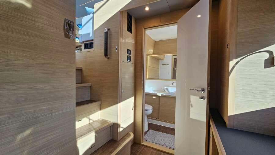 2023 Aquila 54 Yacht