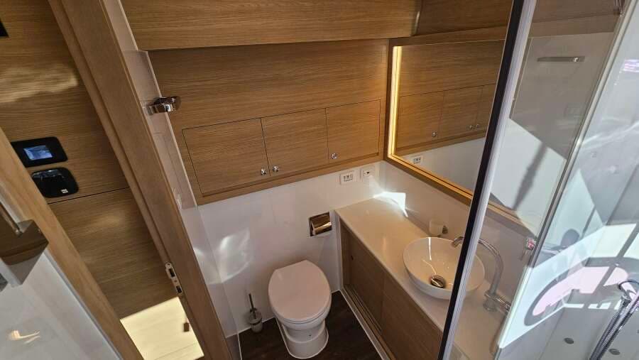 2023 Aquila 54 Yacht