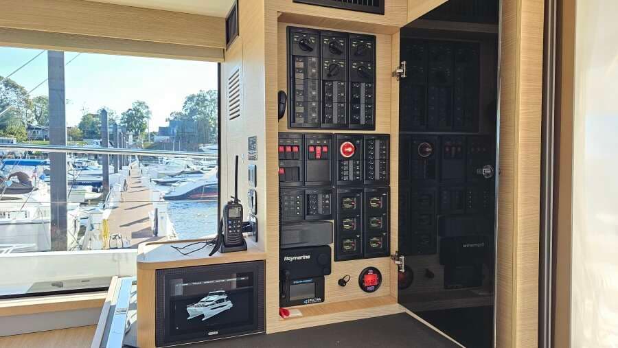 2023 Aquila 54 Yacht