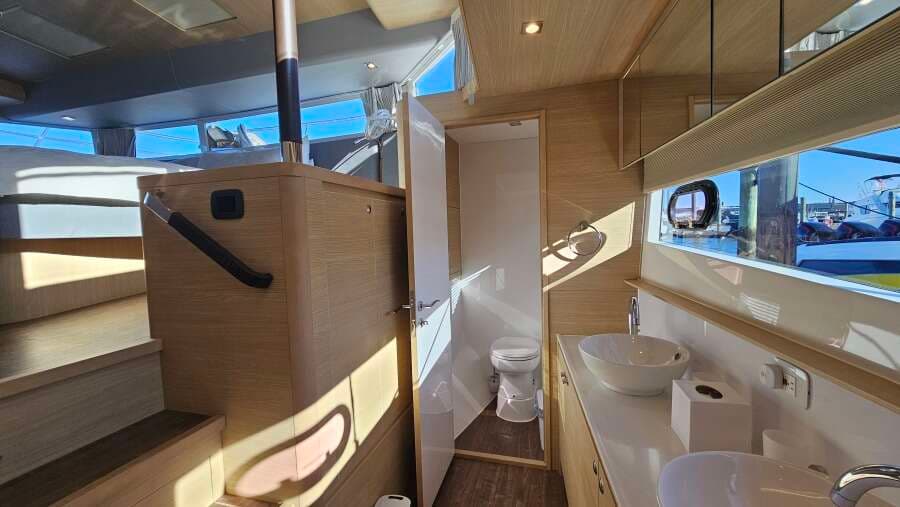 2023 Aquila 54 Yacht