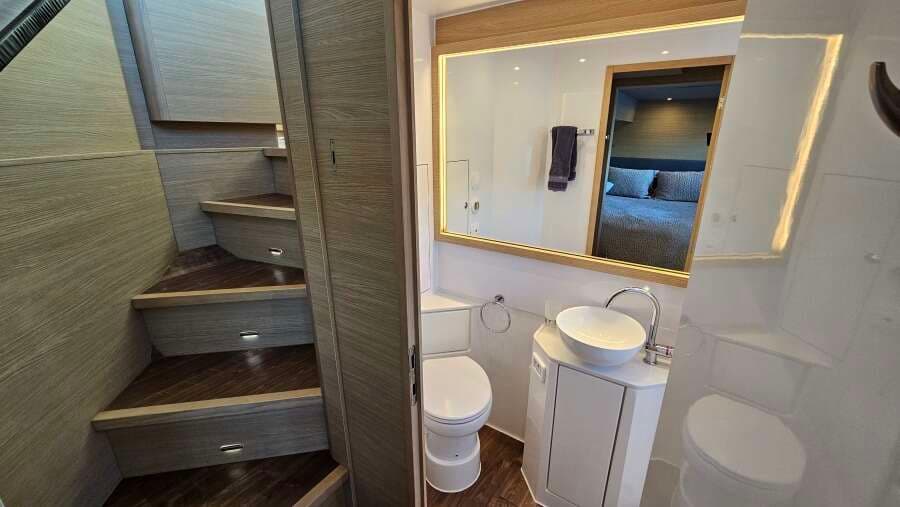 2023 Aquila 54 Yacht