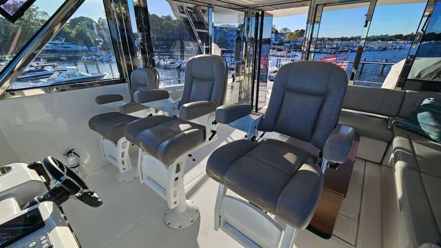 2023 Aquila 54 Yacht