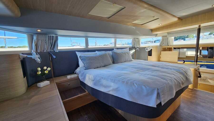 2023 Aquila 54 Yacht