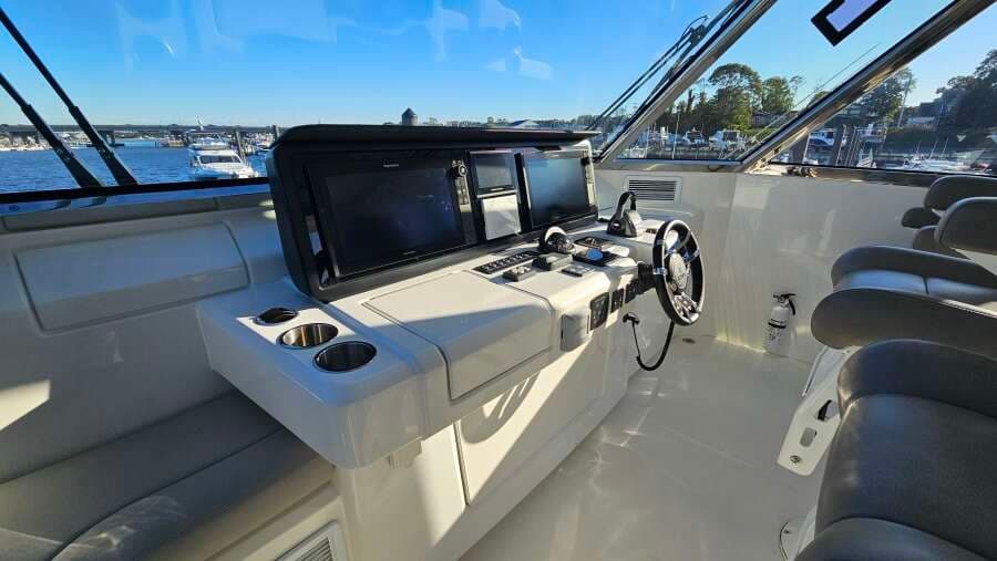 2023 Aquila 54 Yacht