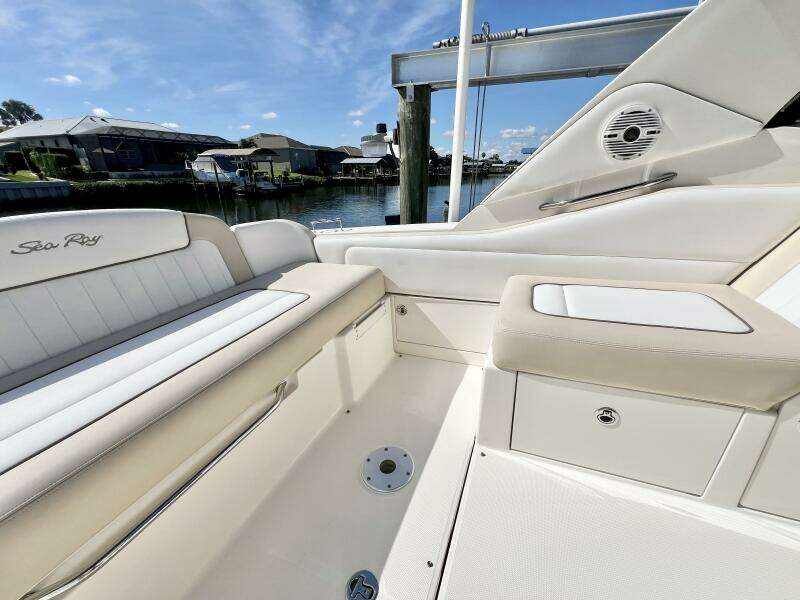 2012 Sea Ray 310 SunDancer