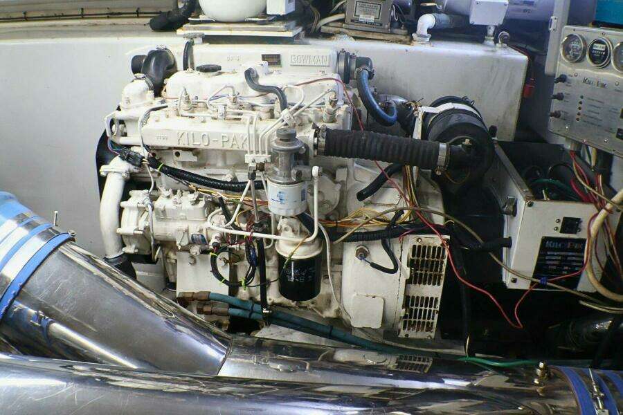 2001 Donzi 73' Sport Fish  Engine Room (4)