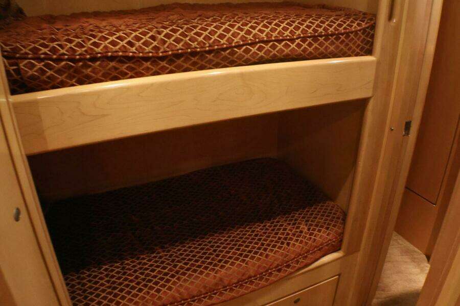 2001 Donzi 73' Sport Fish  Guest Stateroom