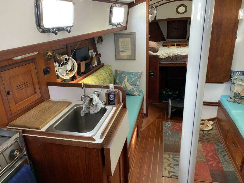 1987 Dickerson 37 aft cockpit