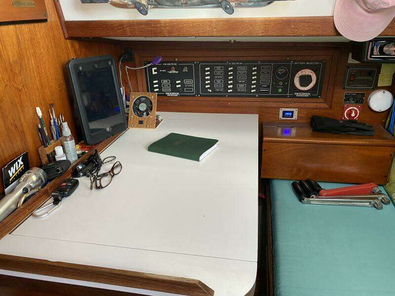 1987 Dickerson 37 aft cockpit