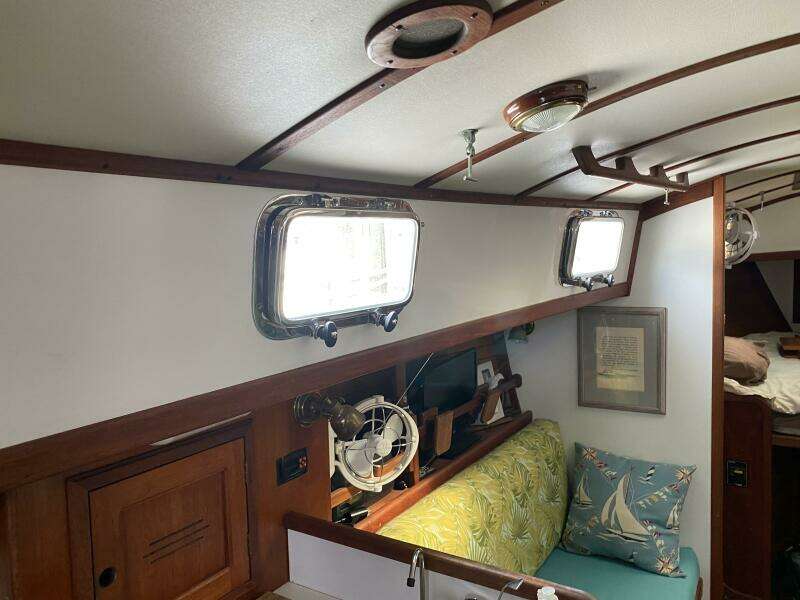 1987 Dickerson 37 aft cockpit