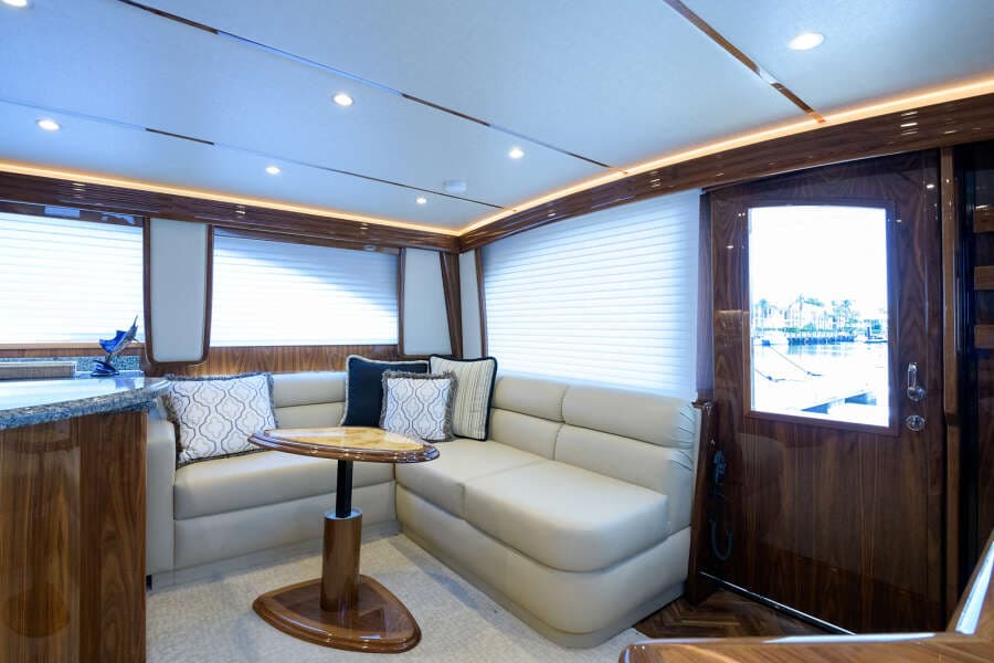 2017 48 Viking Convertible - Salon