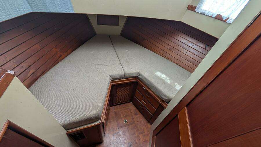 1983 Grand Banks 42 Classic