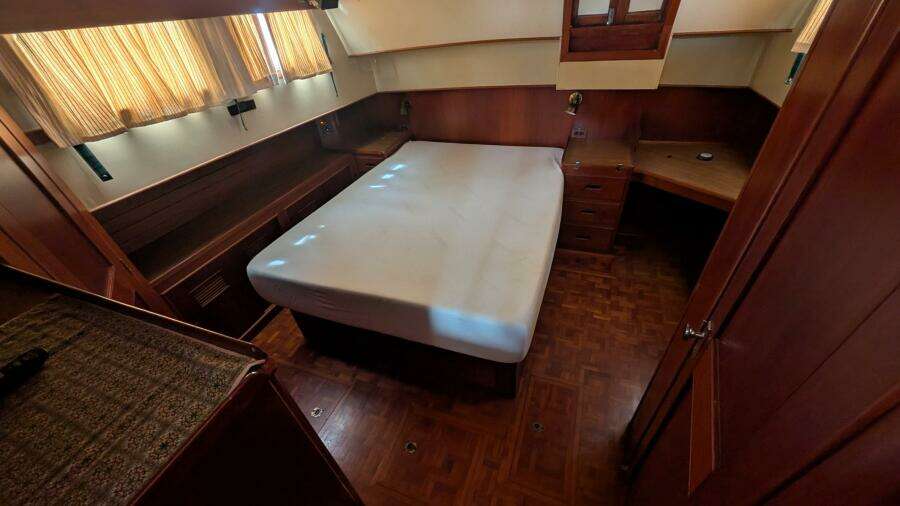 1983 Grand Banks 42 Classic