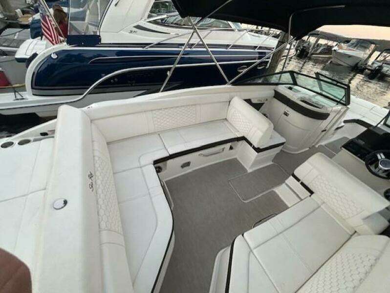 2019 Sea Ray SDX 270