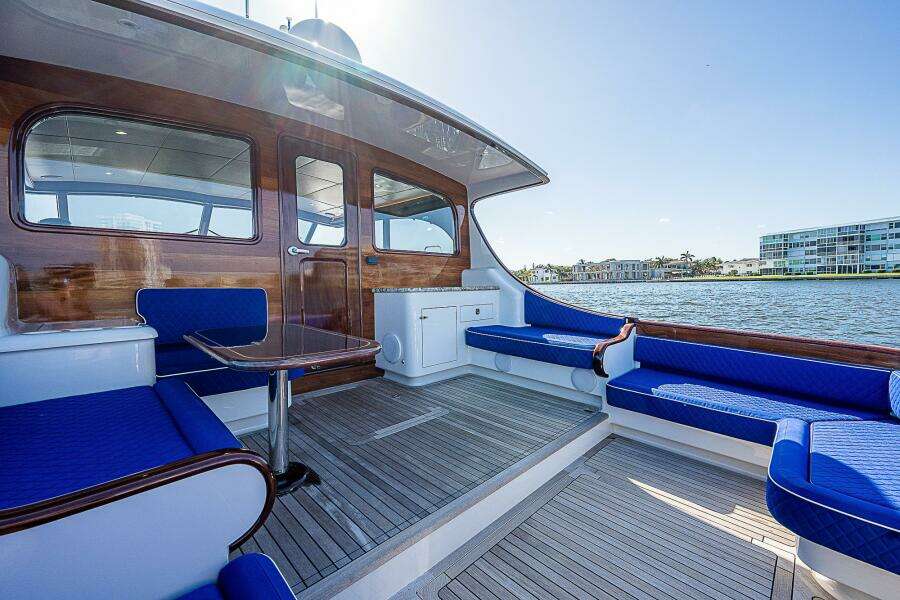 Maverick 55 Lucky - Cockpit