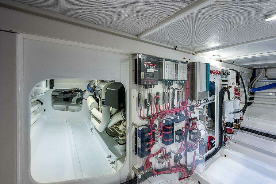 Maverick 55 Lucky -  Engine Room
