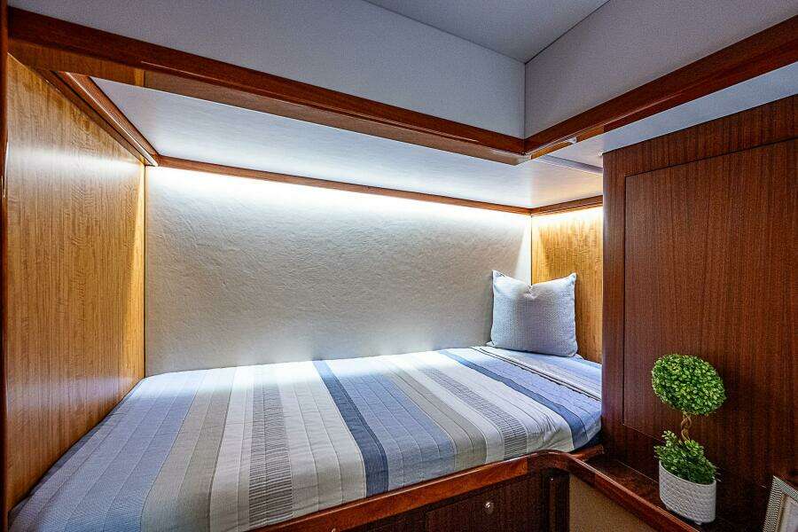 Maverick 55 Lucky -  Forward Stateroom