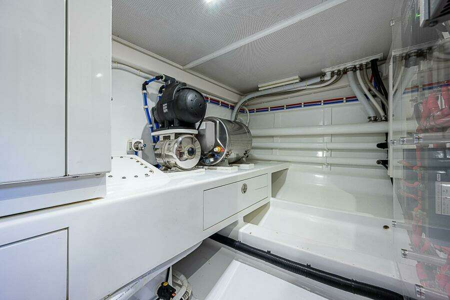 Maverick 55 Lucky -  Engine Room