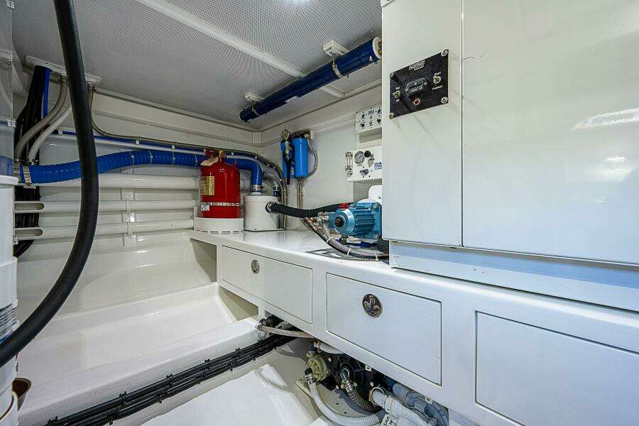 Maverick 55 Lucky -  Engine Room