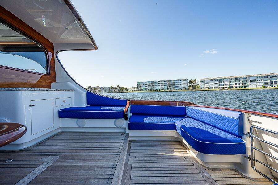 Maverick 55 Lucky - Cockpit