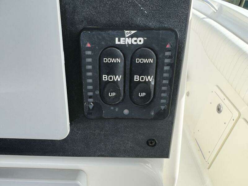 2009 Hydra-Sports 2500 Vector