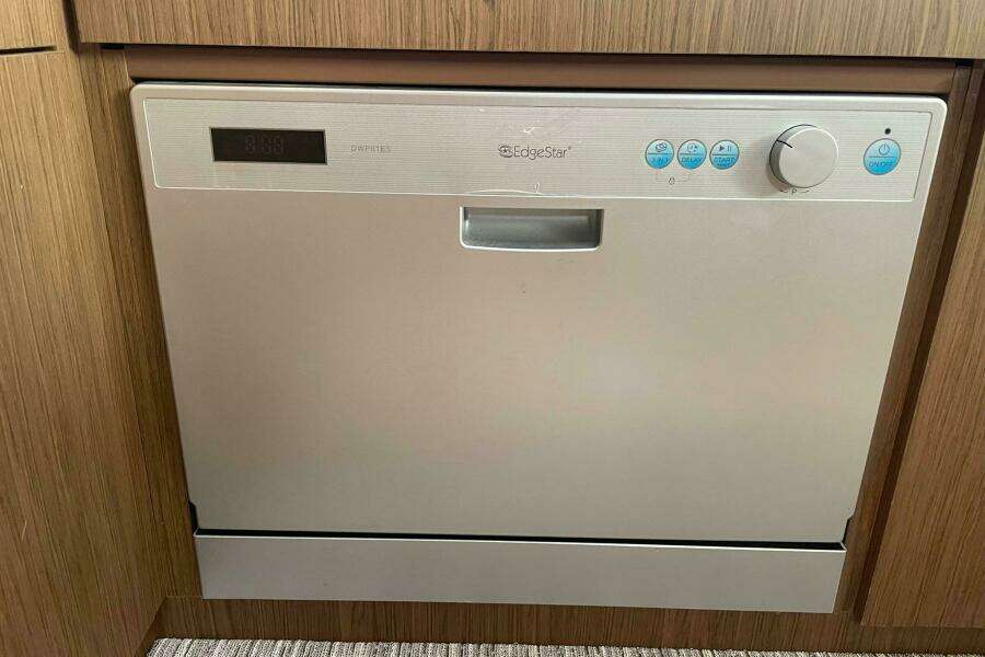 2017 Beneteau Sense 57