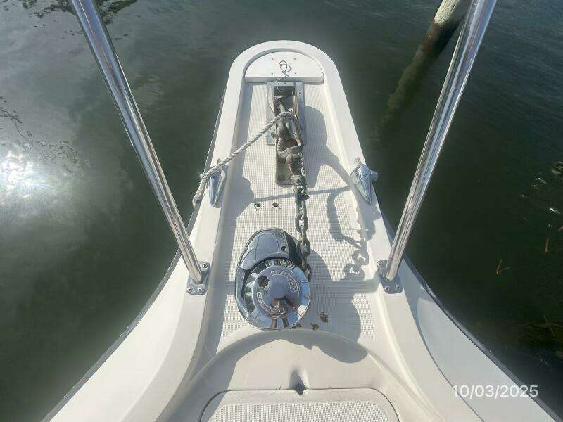 31' Pursuit anchor windlass2