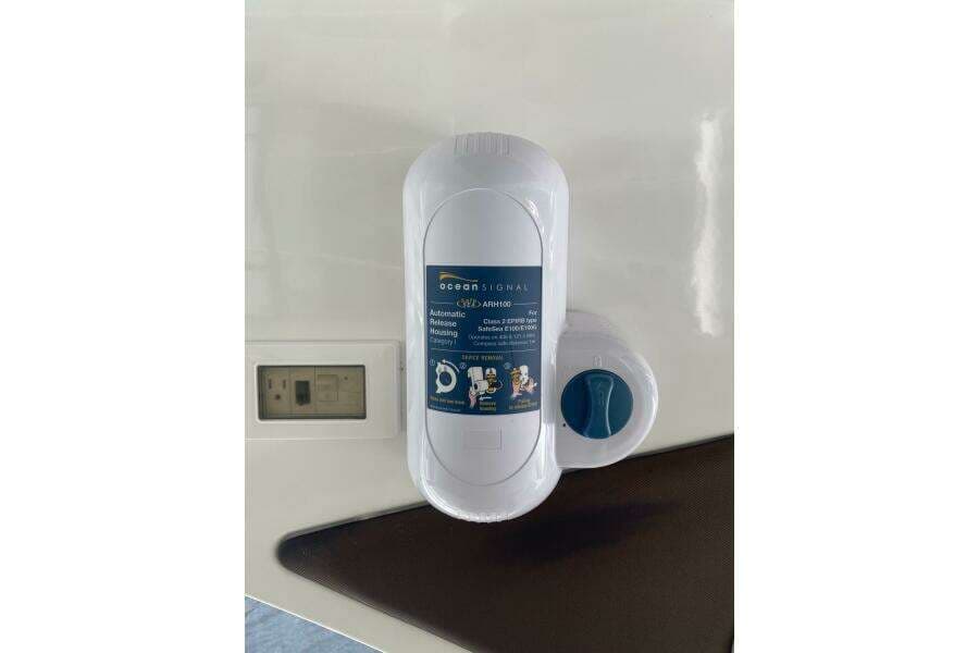 Automatic release housing on 2014 Beneteau Gran Turismo 44 yacht.