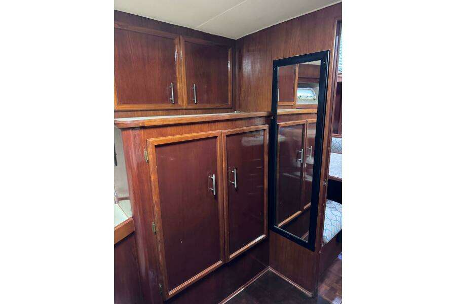 1986 Egg Harbor 37 Convertible