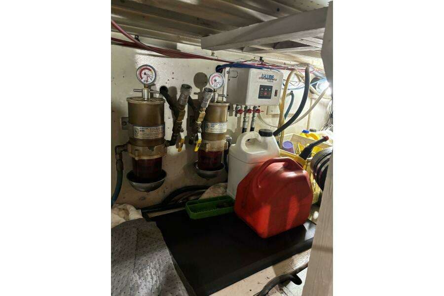 1986 Egg Harbor 37 Convertible