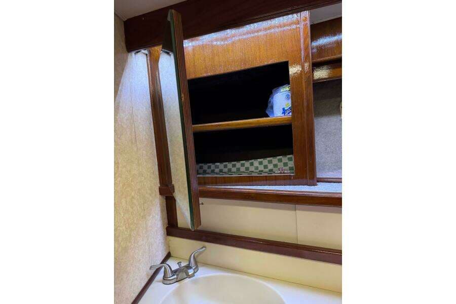 1986 Egg Harbor 37 Convertible