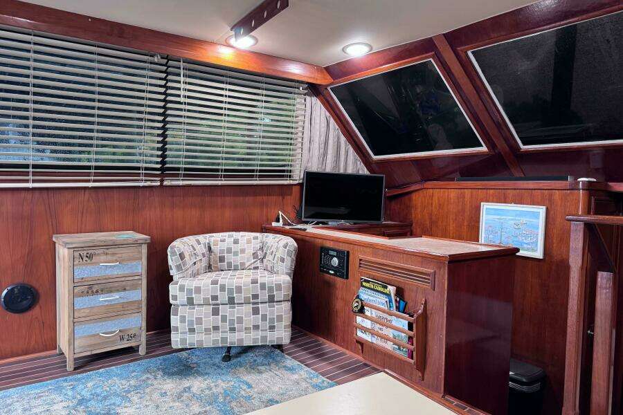 1986 Egg Harbor 37 Convertible