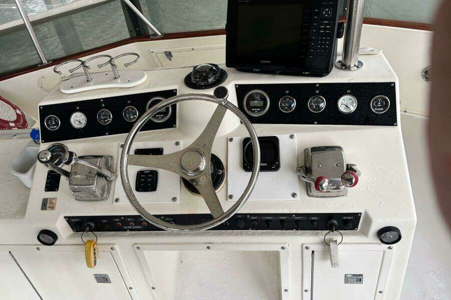 1986 Egg Harbor 37 Convertible