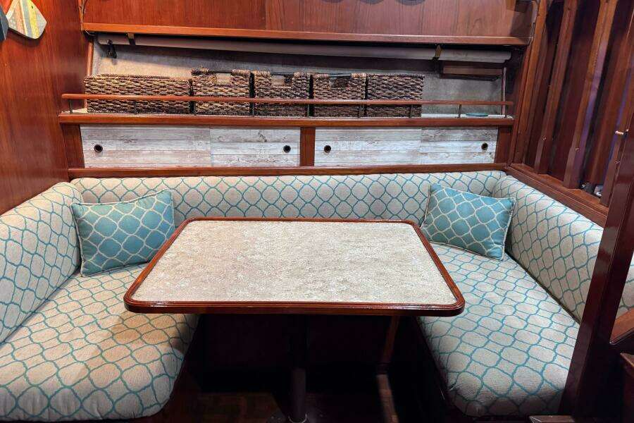 1986 Egg Harbor 37 Convertible