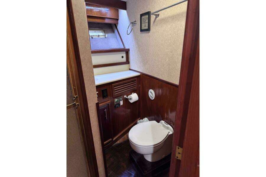 1986 Egg Harbor 37 Convertible