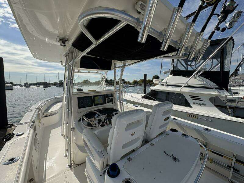 2008 Boston Whaler 320 Outrage Captain's Chairs