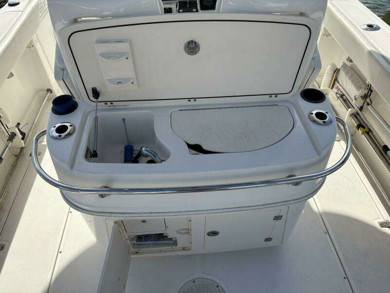 2008 Boston Whaler 320 Outrage Fish Basin
