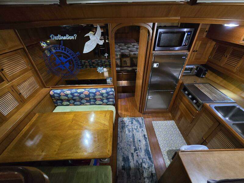 1987 Nova Marine Moorea