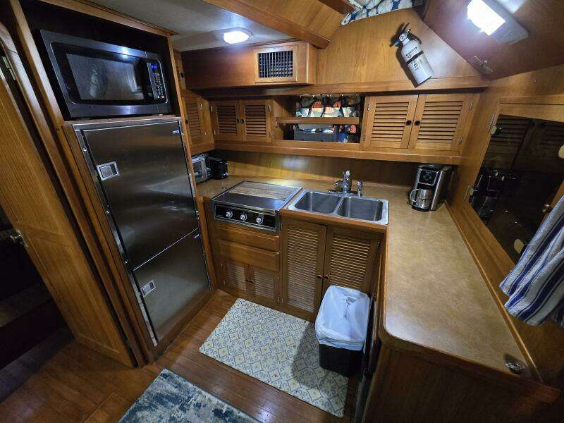 1987 Nova Marine Moorea