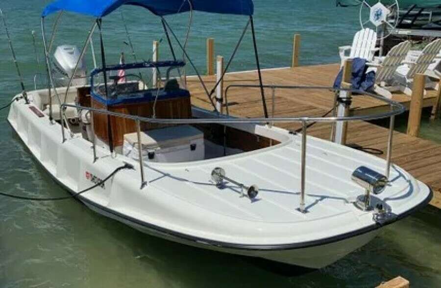 1972 Boston Whaler 21 Outrage Rib Side