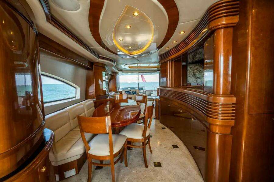 2004 Azimut 80 Carat
