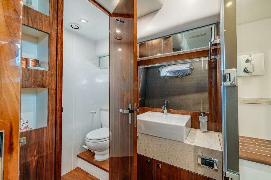 2011 Fairline 65 Squadron