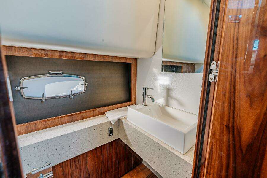 2011 Fairline 65 Squadron