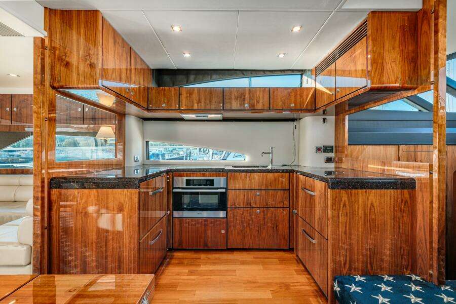 2011 Fairline 65 Squadron